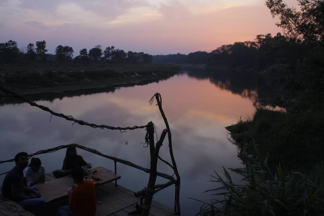 Happy Lemon Tree Lodge Sauraha Ngoại thất bức ảnh