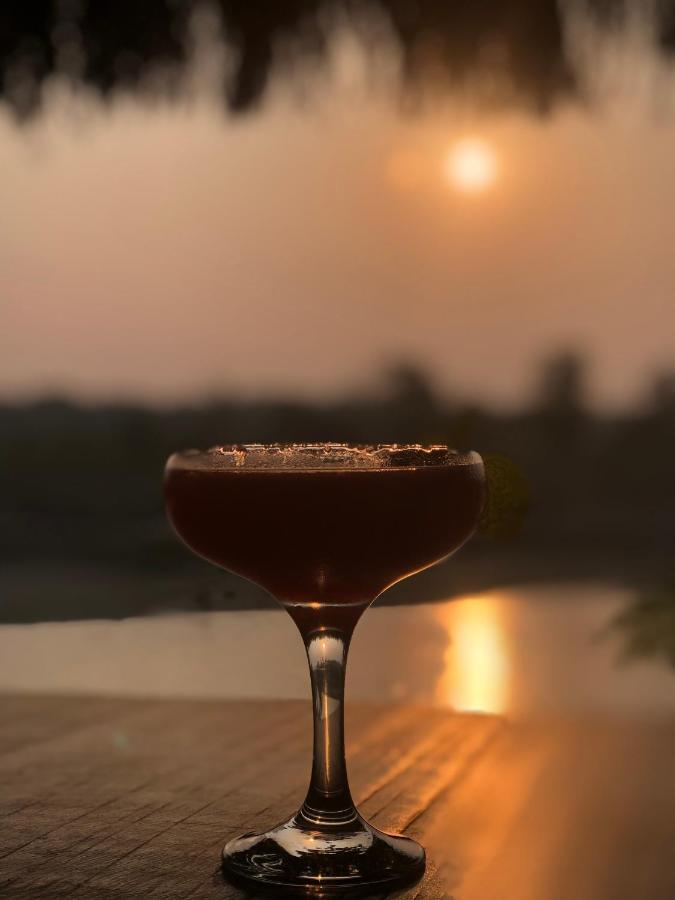 Happy Lemon Tree Lodge Sauraha Ngoại thất bức ảnh