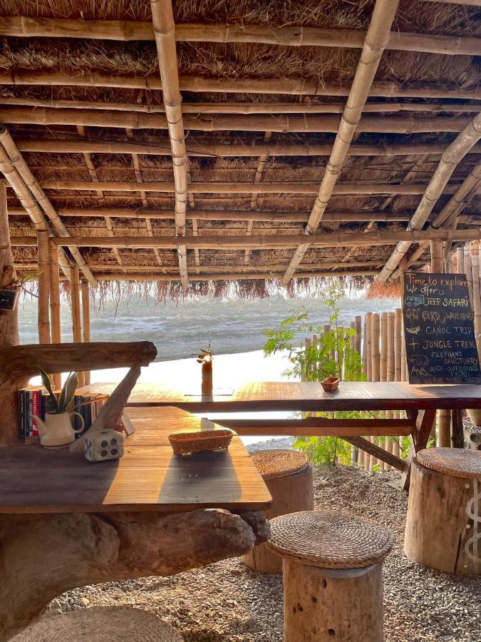 Happy Lemon Tree Lodge Sauraha Ngoại thất bức ảnh