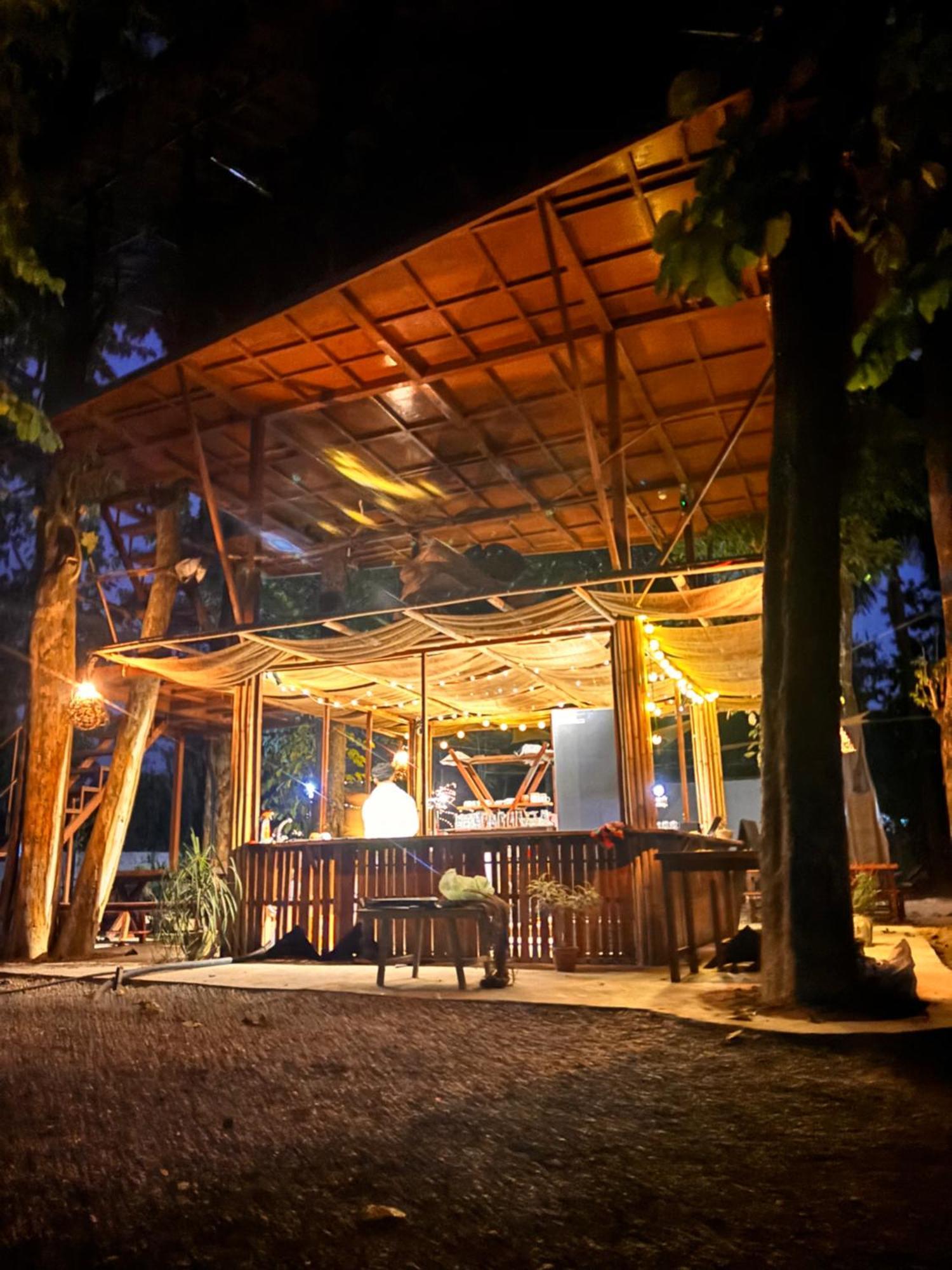 Happy Lemon Tree Lodge Sauraha Ngoại thất bức ảnh